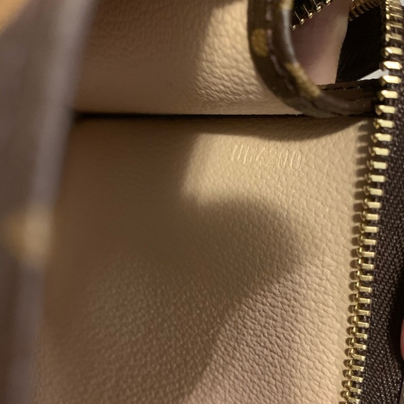 Louis Vuitton Toiletry Pouch 19 - Picture 2 of 3